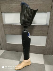 Proteza nogi z włókna węglowego